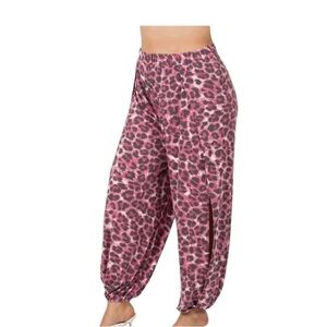 673 Zenana leopard Print genie jogger Pants in pink